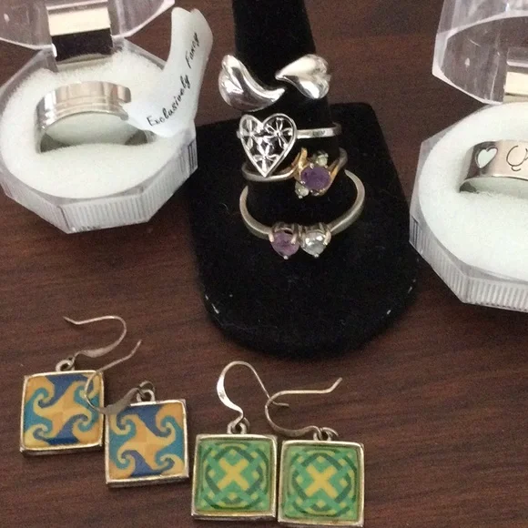 Bundle rings and earrings - Picture 1 of 3
